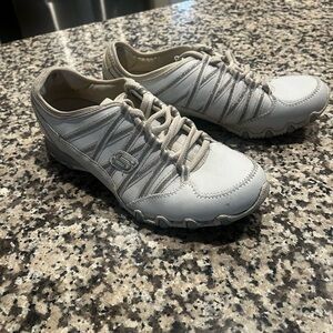 Used White Skechers Tennis Shoes